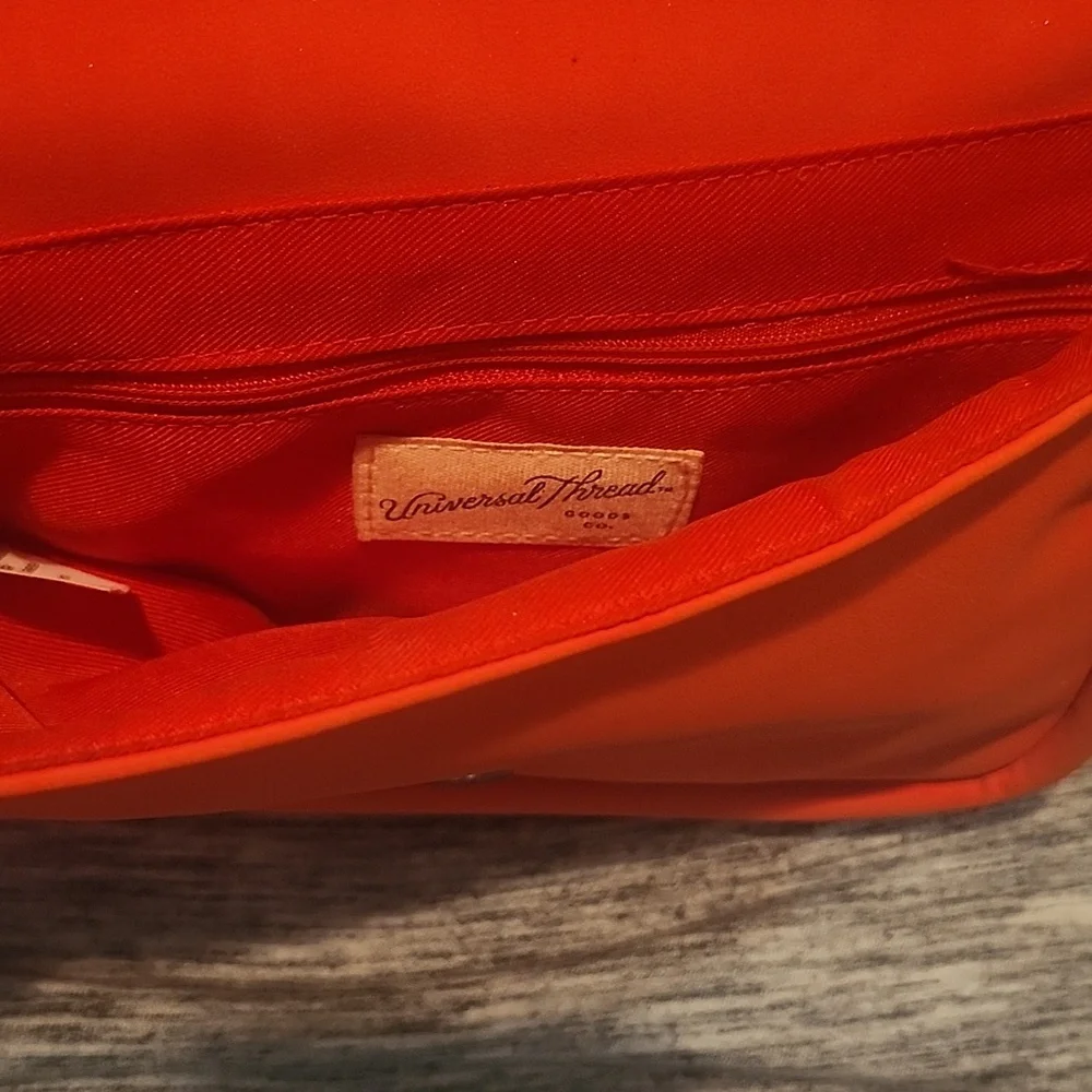 Universal Thread Purse - Picture 3 of 3